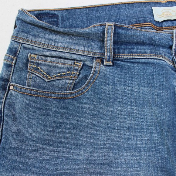 LEVIS 515 BERMUDA SHORTS WOMENS SIZE 16 CUFFED BELOW WAIST BLUE DENIM STRETCH - Picture 3 of 8